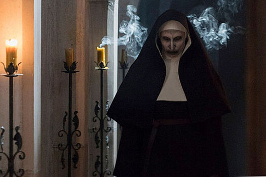 Актриса Ааронс судится со студией Warner Bros. из-за образа монахини-демона