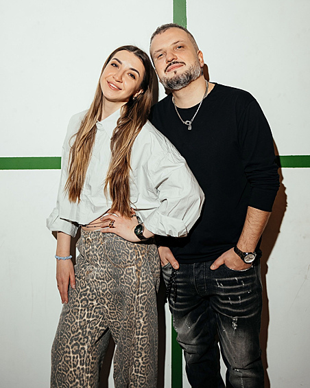 Дмитрий и Екатерина Позовы были вместе 13 лет. Ситуация в семье изменилась после смерти отца комика. По словам Дмитрия, он «не вывез» совместную жизнь с супругой на фоне потери.