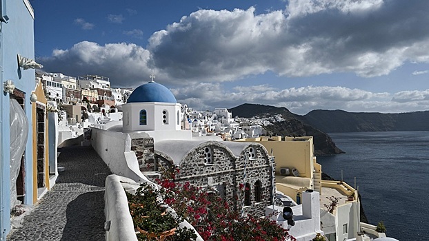 Сейсмологи выяснили, как возник «рой» из 30 000 землетрясений на Санторини