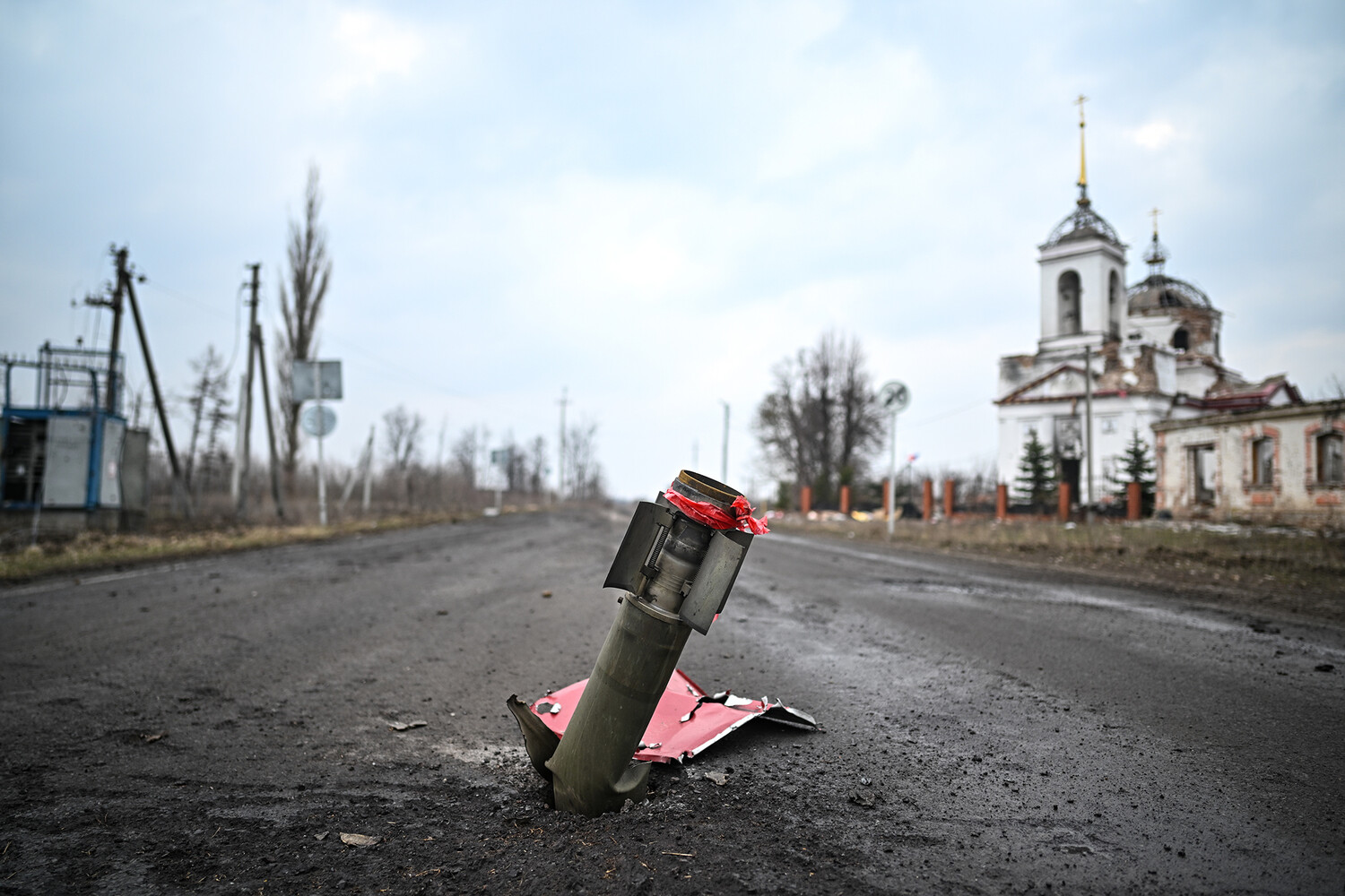 Ганчев: на линии фронта в Купянском районе находятся около 500 мирных жителей