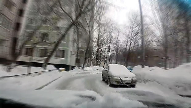 Еще и виноват остался: авария с девушкой на красном "Матизе" во дворе