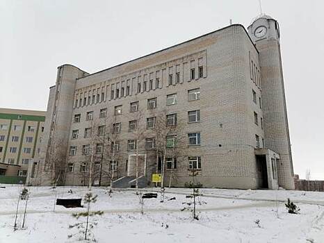 ​В крупном городе Югры из местной больницы в разгар пандемии уволились 250 медиков