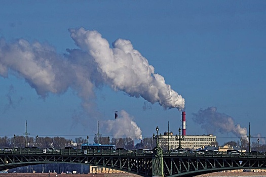 Почему Петербург накрыли неприятные запахи