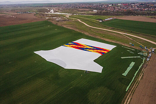 Футболка из 500 тысяч переработанных бутылок стала новым рекордом Гиннесса