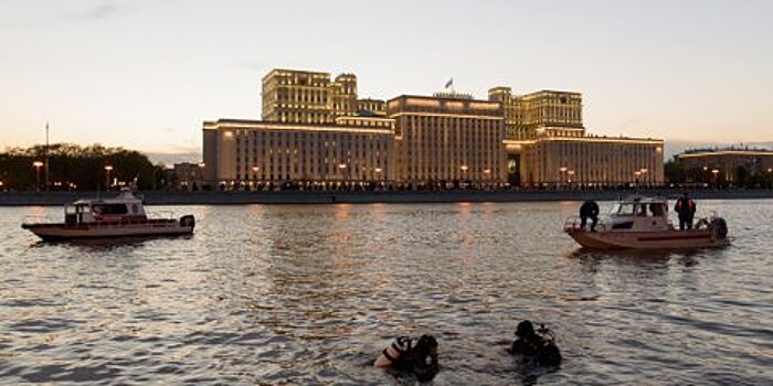 Загадочное пятно появилось на Москве-реке
