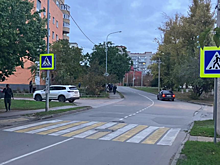 В Аксае на пешеходном переходе сбили подростка на самокате
