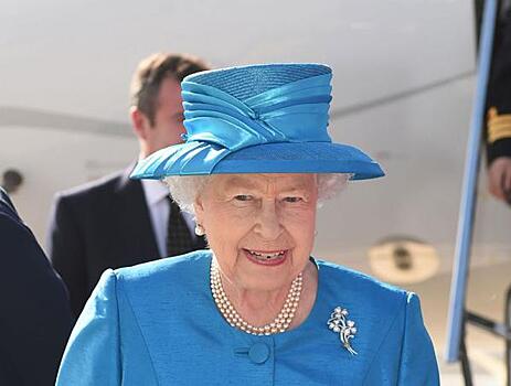 Королева Великобритании Елизавета и ее супруг привились от коронавируса