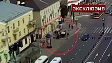 Момент наезда автомобиля на пешеходов в Калуге попал на видео