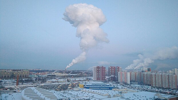Жители Химок увидели необычное густое облако над городом