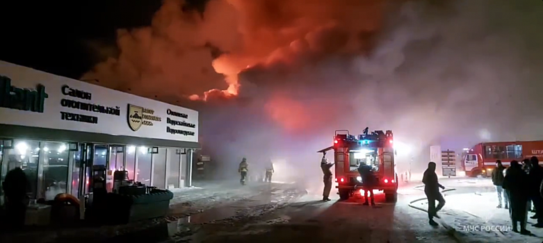 Пожар на строительном рынке «Тулака» в Волгограде