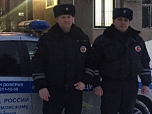 Под Воронежем гаишники помогли водителю, застрявшему с двумя детьми в заносе