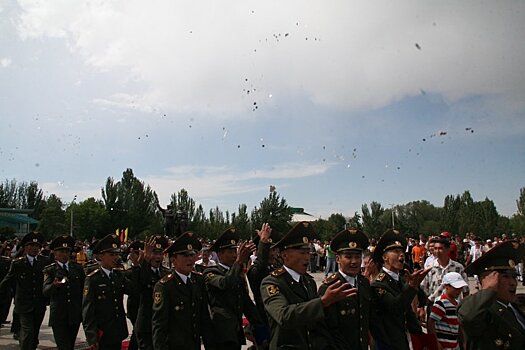 В Киргизии ликвидируют военные факультеты