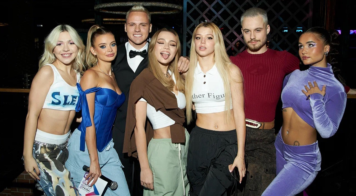 Биік өкшелі шұлықтар порно