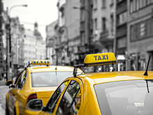 Неадекватный таксист гонял вокруг Петербурга