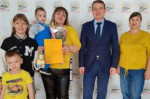 Многодетная семья Кузнецовых в Мордовии получила жилищный сертификат, у мамы «выросли крылья за спиной»