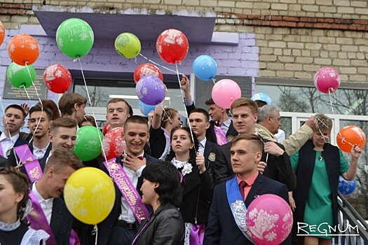 Последние звонки в Хабаровском краем прозвенели для 16 тыс. школьников