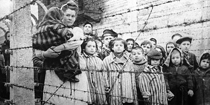 «Малыши не так быстро умирали, как хотели нацисты»: воспоминания о детях-узниках концлагерей
