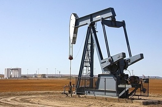 Кабмин предложил разрешить нефтяникам добывать полезные ископаемые из попутных вод