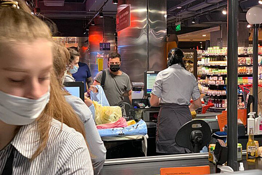 Зеленского застали за покупкой вина в супермаркете