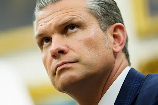 Глава Пентагона оказался между Южной и Северной Кореей