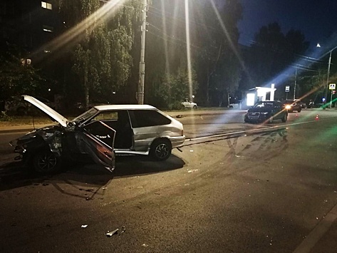 Водитель «Лады» получил травмы в столкновении с иномаркой в Автозаводском районе