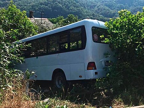 11 человек пострадали в ДТП с микроавтобусом на Кубани