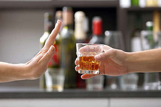Andrology: мужчинам нужно дольше не пить алкоголь перед зачатием, чем считалось