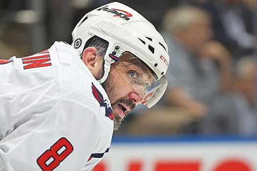 Губерниев предположил, сколько еще будет играть Овечкин