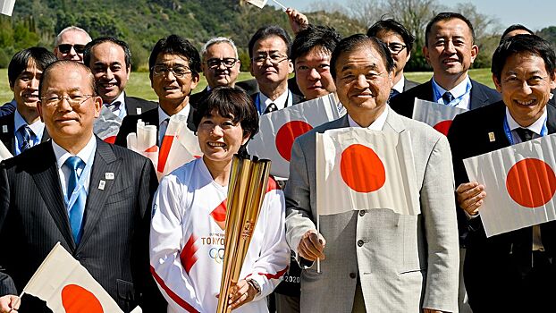 СМИ: глава МОК наградит Олимпийским орденом бывшего премьера Японии