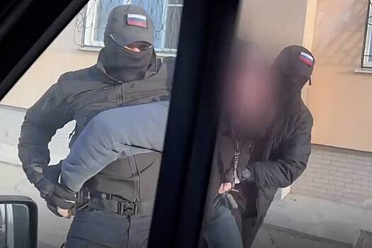 Жаждущий революции россиянин следил за военной техникой и искал оружие