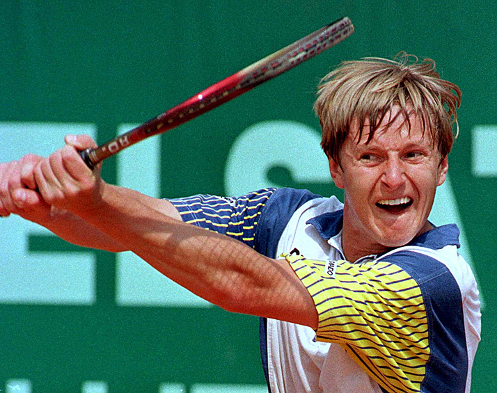 Кафельников родился в Сочи 18 февраля 1974 года. Впервые он взял ракетку в руки в пять лет, уже в шесть начал участвовать в турнирах, а в 1990-м одержал победу на юношеском Кубке мира. 