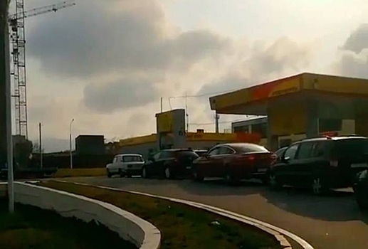 На заправках Кубани огромные очереди за бензином