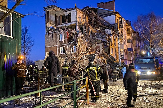 При частичном обрушении жилого дома в Ефремове погибли пять человек, семерых спасатели вытащили из-под завалов