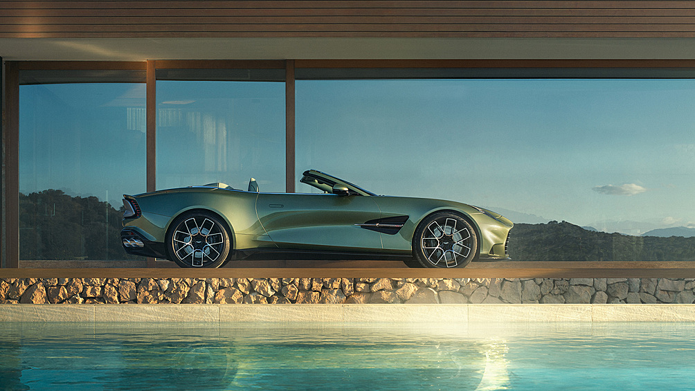 Aston Martin представил новый кабриолет Vanquish Volante. Модель с 835-сильным 5,2-литровым турбомотором V12 позиционируется компанией как самый мощный и самый быстрый в мире переднемоторный автомобиль с открытым верхом.
