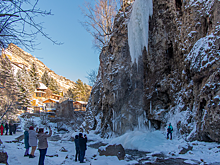 Что делать на Медовых водопадах зимой?