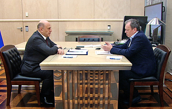 Мишустин встретился с директором челябинского тракторного завода "ДСТ-Урал"