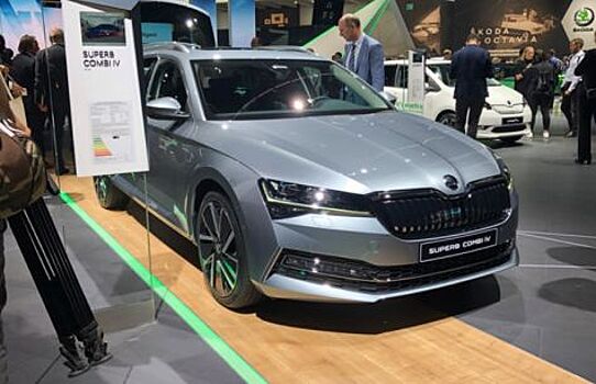 Франкфурт: Skoda представила следующую генерацию универсала Superb iV