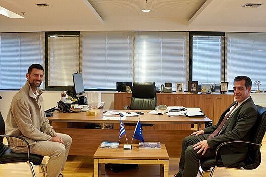 Джокович встретился с министром миграции Греции