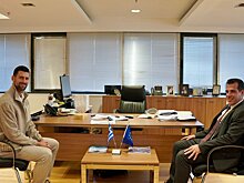 Джокович встретился с министром миграции Греции