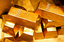 Золото дешевеет из-за снижения спроса на безопасные активы