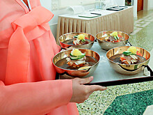 В южнокорейские рестораны выстроились очереди желающих отведать лапши из КНДР, разрекламированной на саммите Ким Чен Ыном