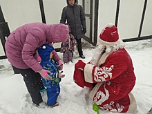 На улицы Курска вышли Дед Мороз и Снегурочка