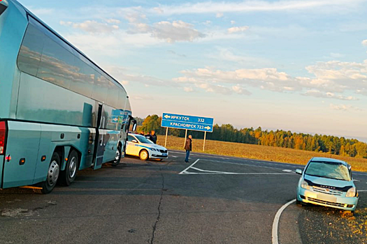 Под Иркутском попал в ДТП междугородний автобус с 50 пассажирами