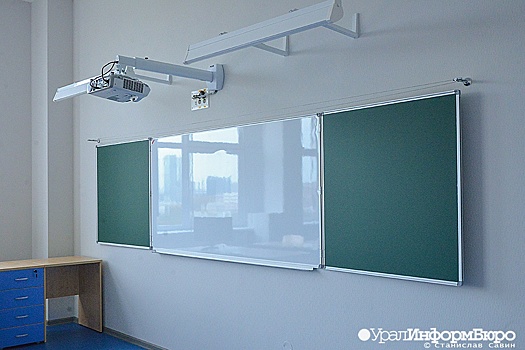 Свердловским учителям задерживают зарплаты