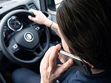 В Великобритании запретят любое использование мобильных телефонов за рулем