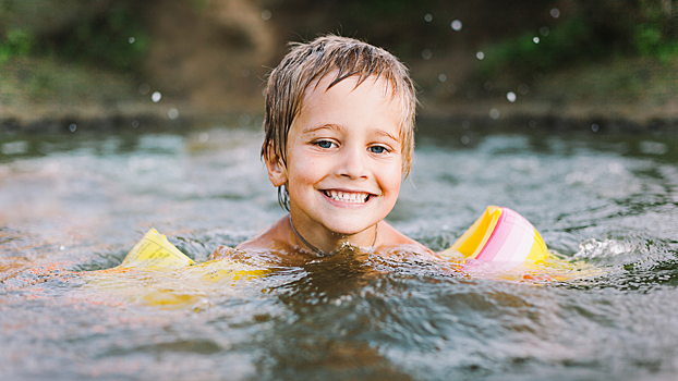 Как долго можно купаться детям в водоёме? Отвечает педиатр