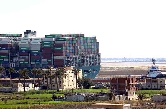 Что произошло в мире 17 ноября: катастрофа Ил-12 и открытие Суэцкого канала