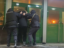 В Москве полицейские задержали подозреваемого в мошенничестве в отношении участников СВО