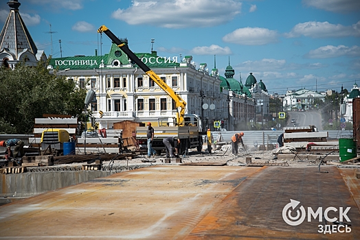 Строители соединили две части Юбилейного моста 120-тонным железным пролетом