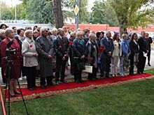 В Саратове открыли мемориальную доску заслуженному врачу Алексею Бабушкину